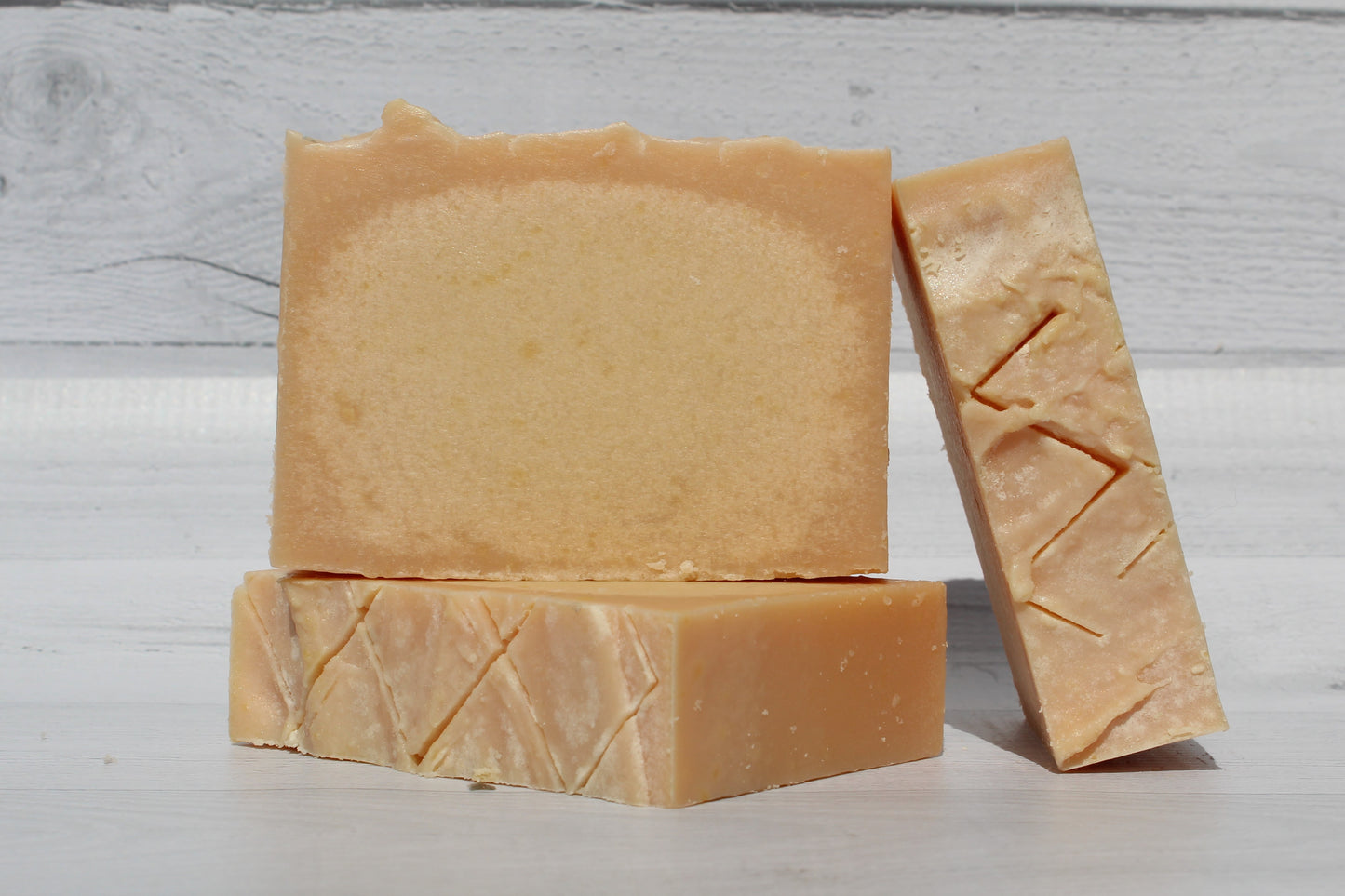 Savon naturel au lait de chèvre et à la lavande et à la rose