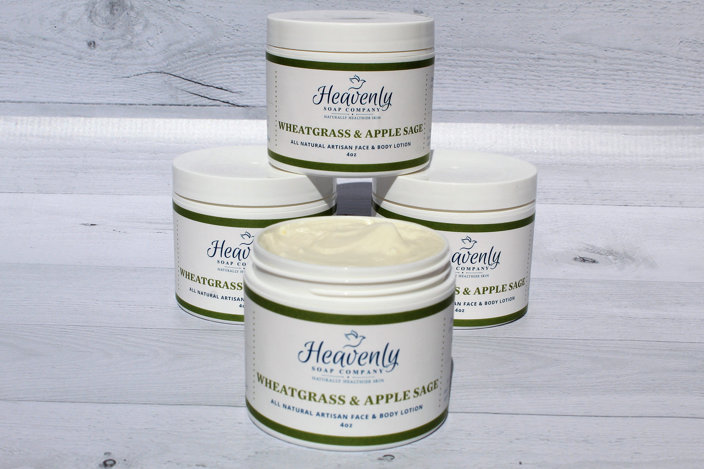 Lotion pour le visage et le corps à l'herbe de blé, à la pomme et à la sauge