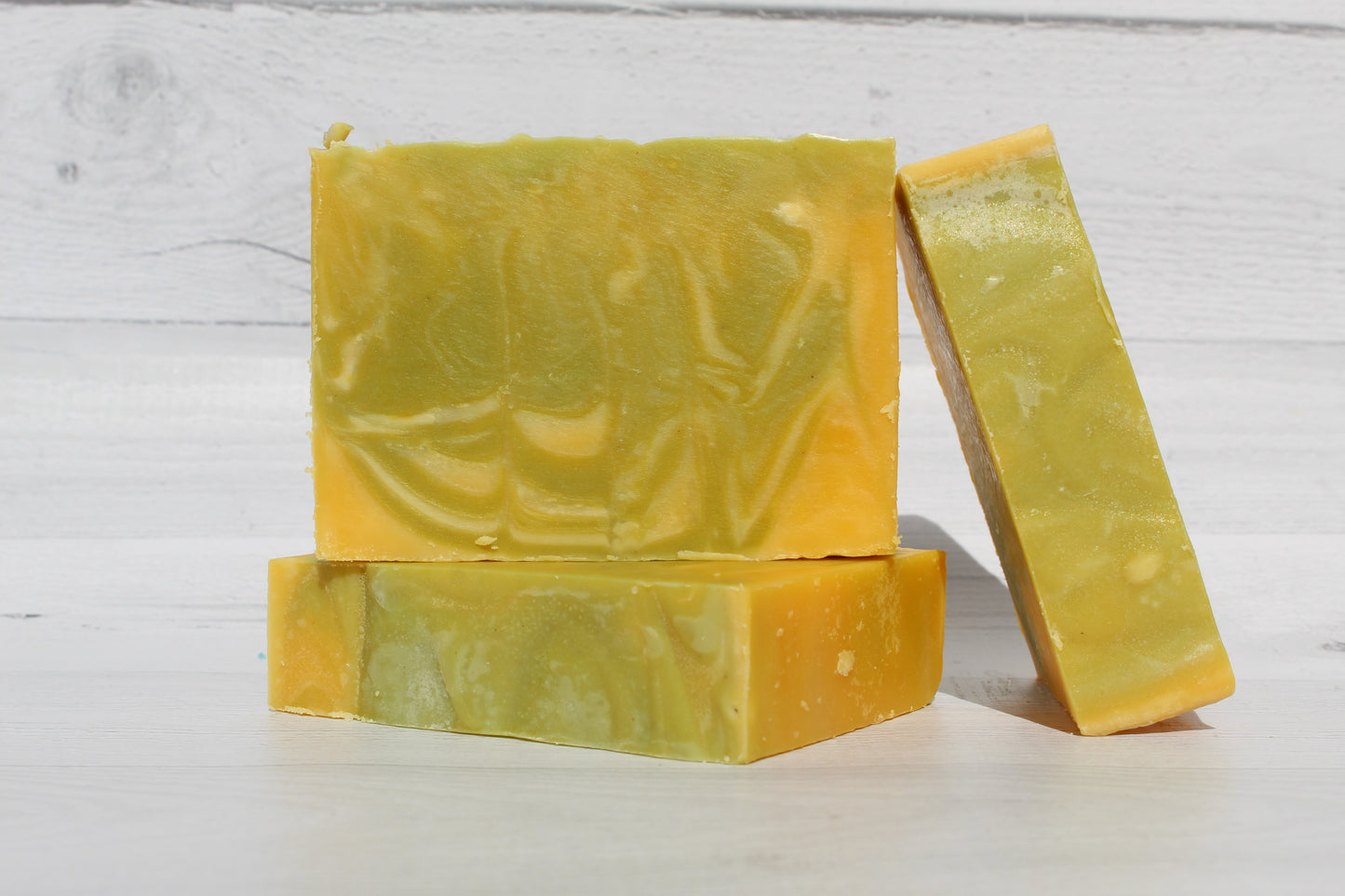 Savon naturel à la menthe poivrée et à la citronnelle